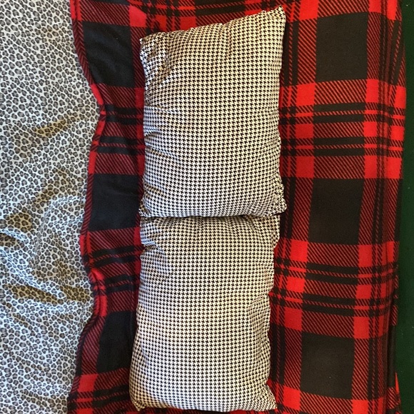 2 Roll Tide Pillows - Picture 2 of 3